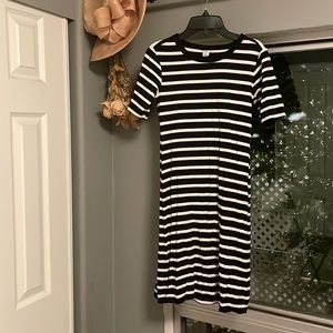 XS Old Navy women’s black and white striped mini dress